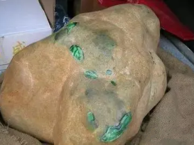 常见的翡翠毛料造假手段有哪些