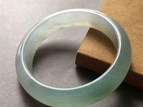 糯种翡翠不值钱?揭开其市场定位与价值真相