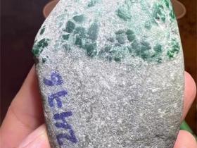 翡翠原石毛料鉴定指南:从入门到精通的实用技巧